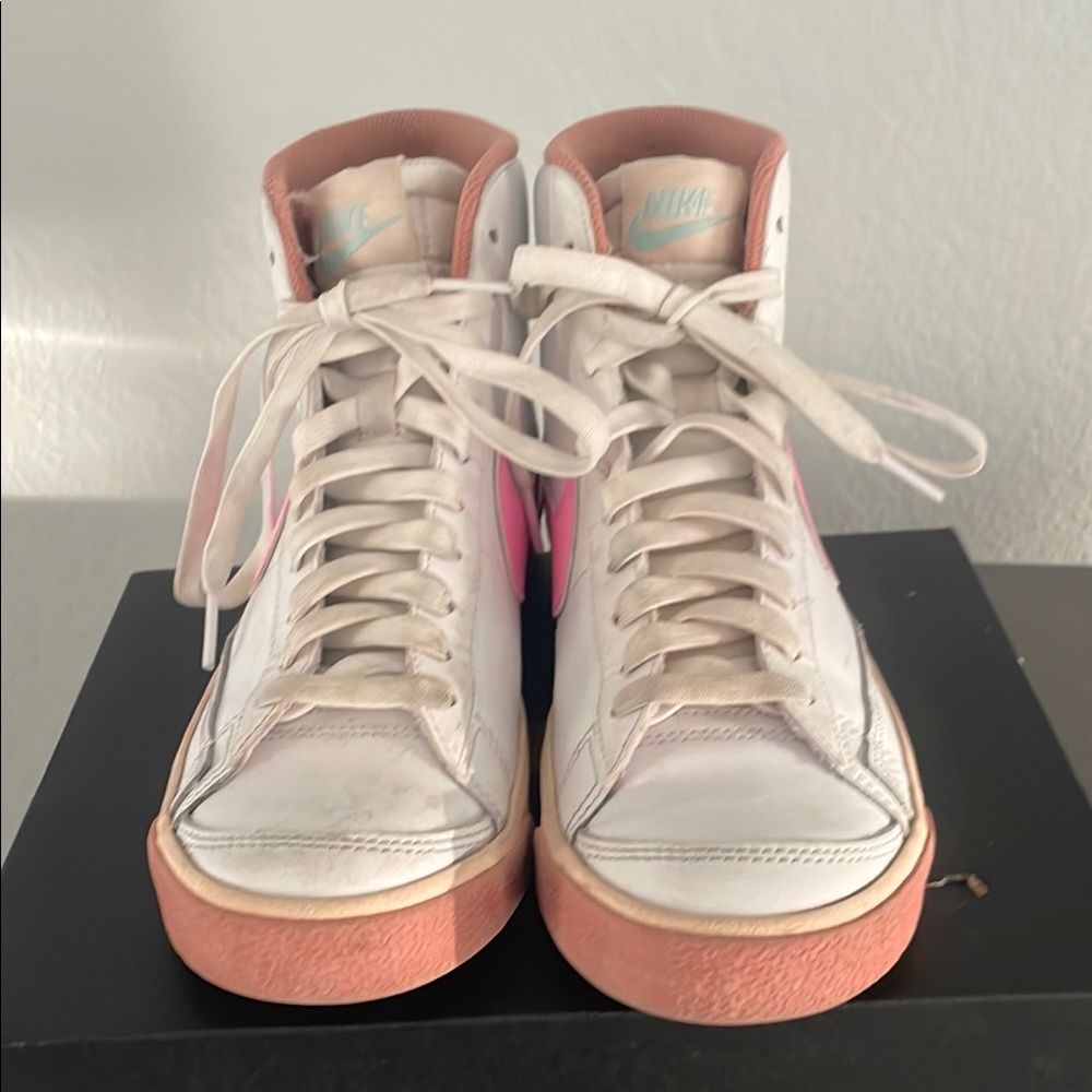 Nike Women's Blazers White and Pink Sneakers lightly used